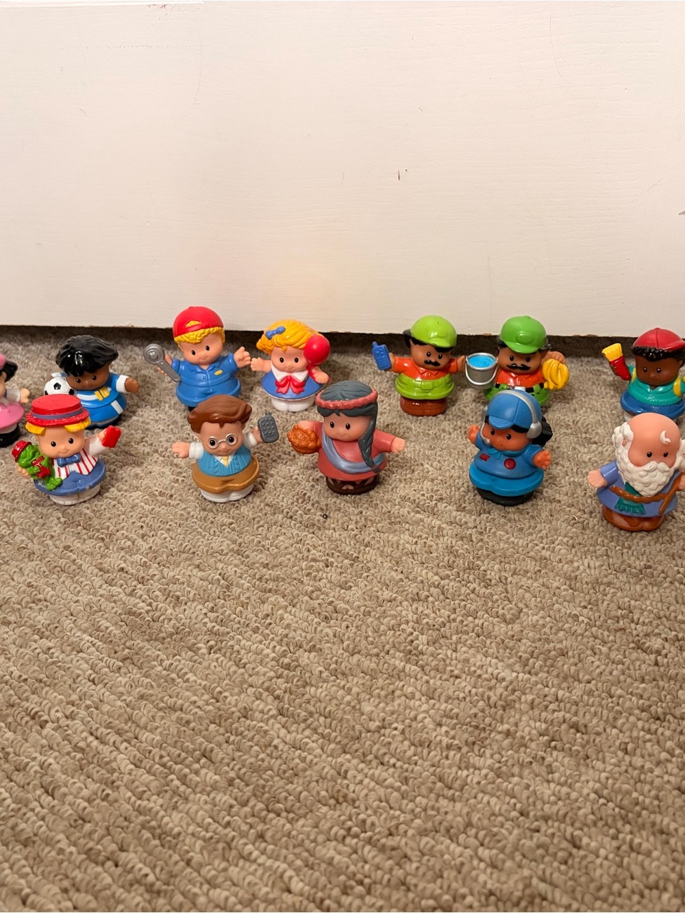 Vintage 1980s Fisher-Price Little People figure set 🧸✨